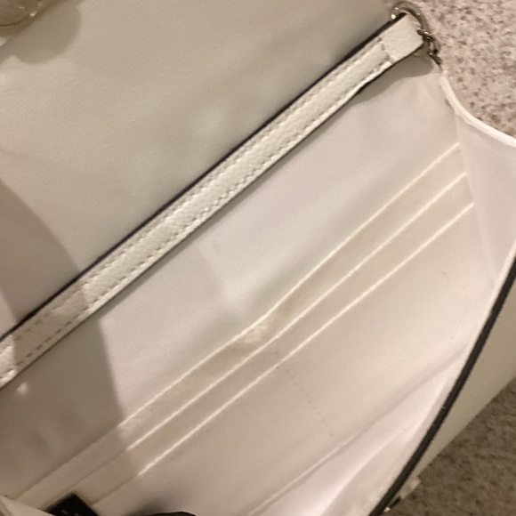 ♥️CLOSET CLEAROUT♥️ Express White Wallet Crossbody Bag - Picture 4 of 8